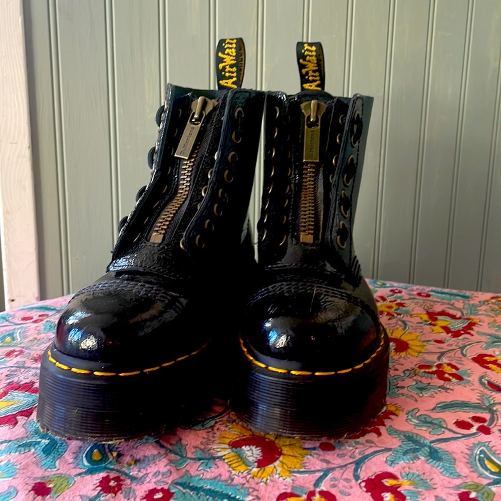 Black platform Dr Martens